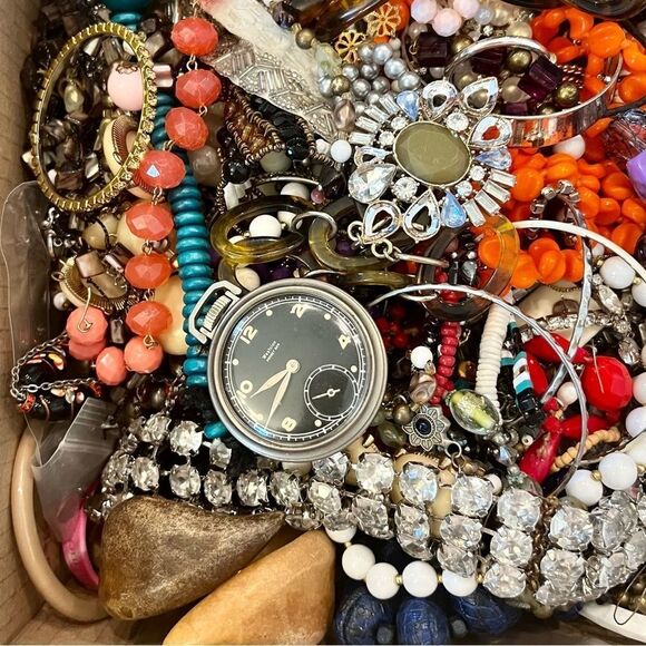 3 LB “BOTTOM OF BOX” MYSTERY JEWELRY LOT~ Hidden treasures from Jewelry Haul - Picture 9 of 11